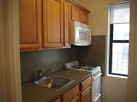3rd image of 570 Isham St APT 5C