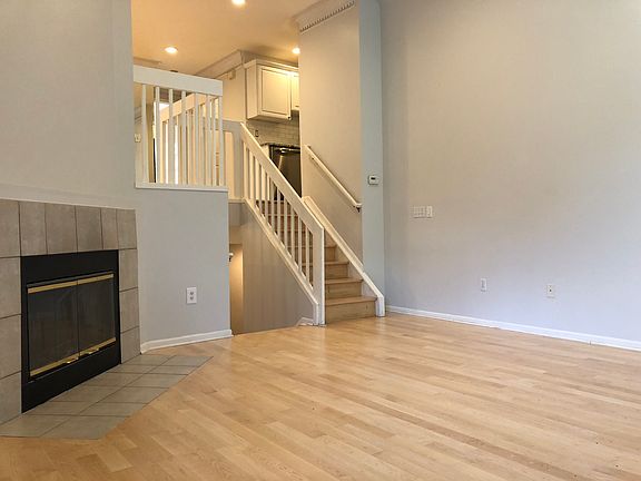 2nd image of 1525 Chesapeake Dr #1