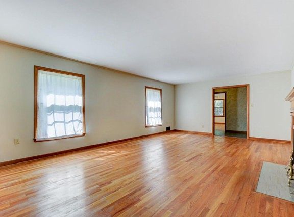 5th image of 5111 Wyndcroft Dr