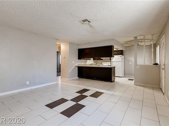 5th image of 4300 N Lamont St APT 244