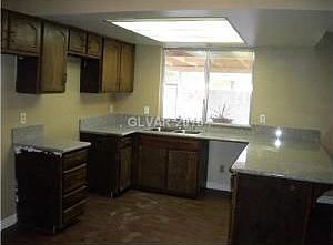 4th image of 4909 E Chicago Ave