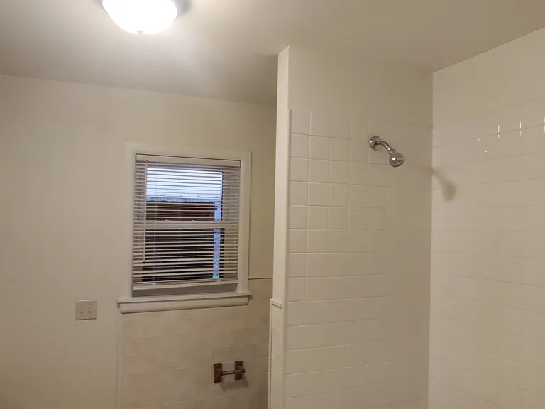 1350 N Kings Dr — Photo 6