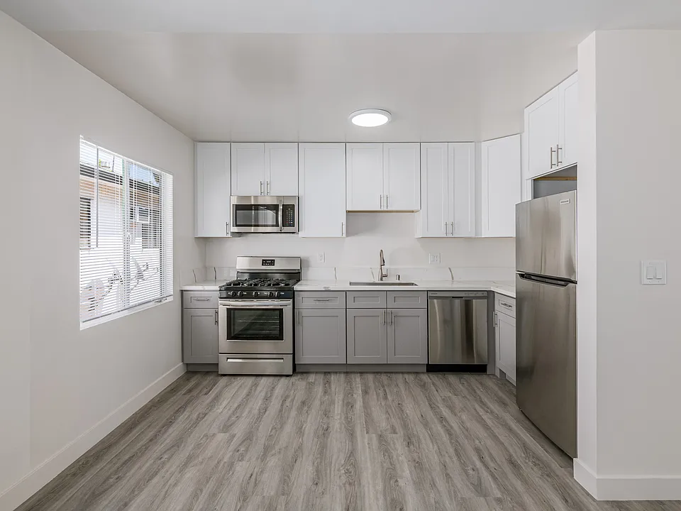1339 S Ogden Dr #6
