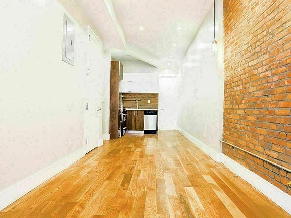 2nd image of 261 Stanhope St #2U