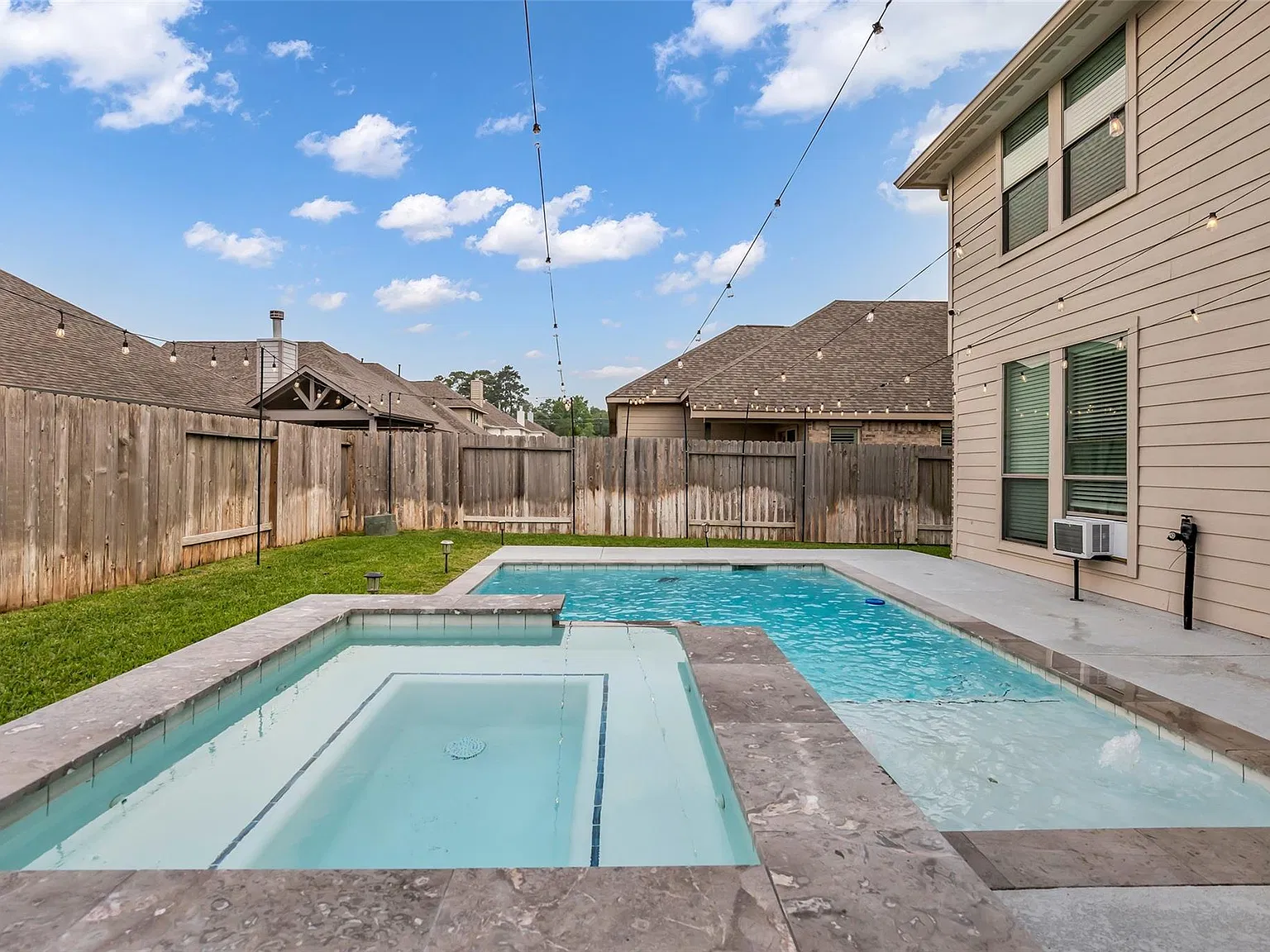 4 bed, 4.0 bath, 2708 sqft, $3,500 — Photo 2