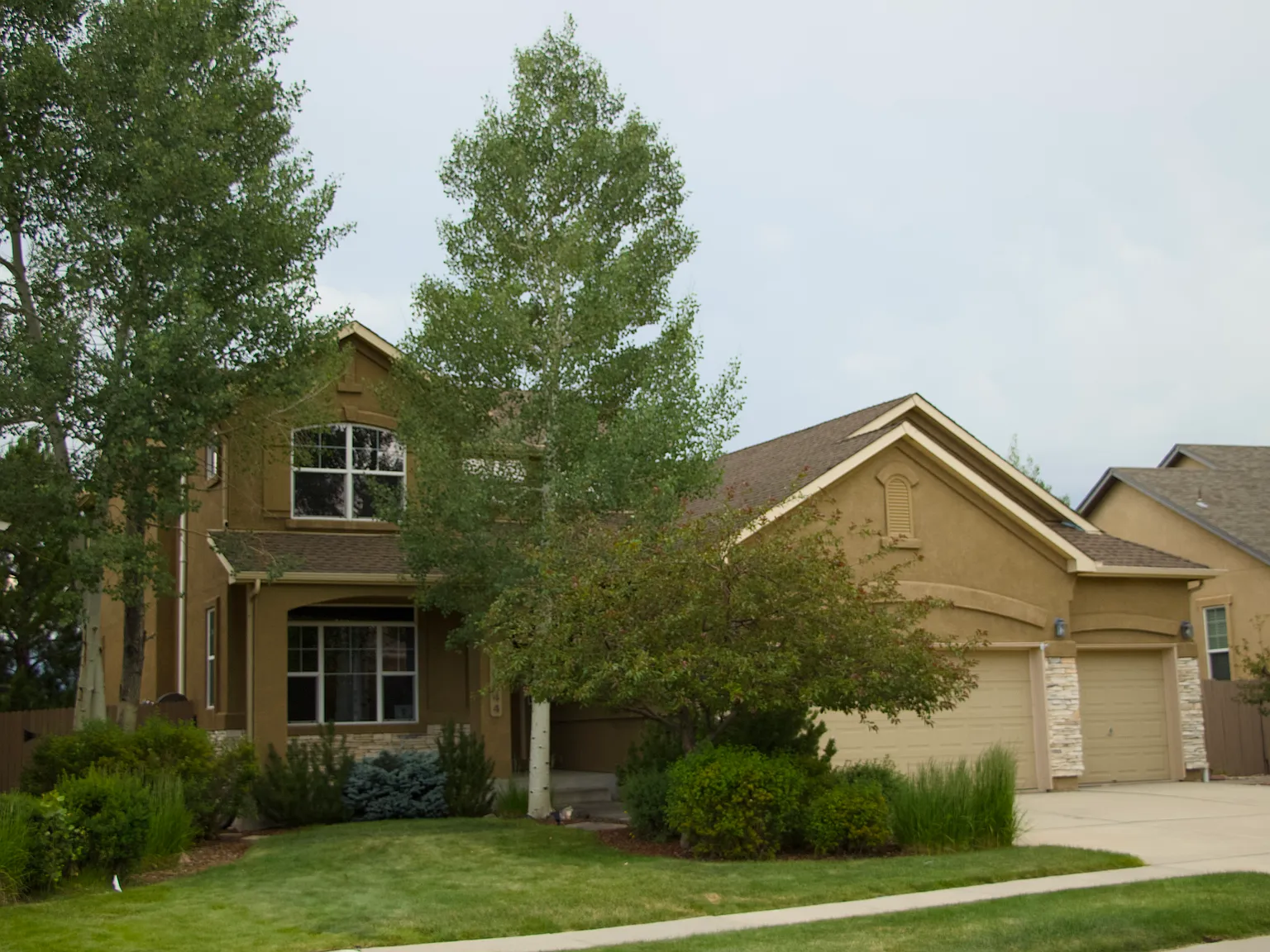 5 bed, 4308 sqft, $3,500 — Photo 2