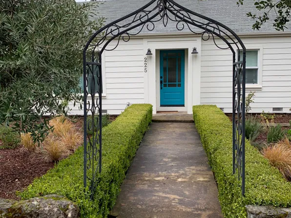 225 Mariposa Dr, Angwin, CA 94508