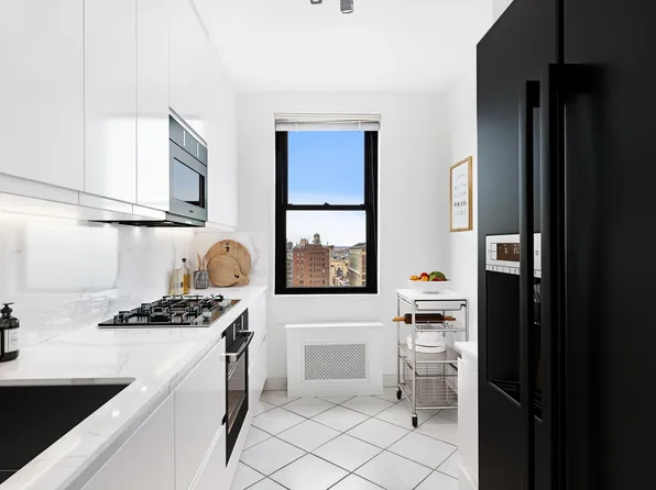 201 East 17th Street image 4 of 13