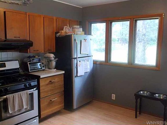 3rd image of 8557 Sheridan Dr
