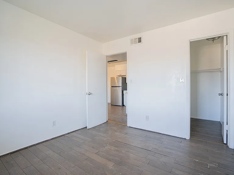 1703 W Mountain View Rd — Photo 11