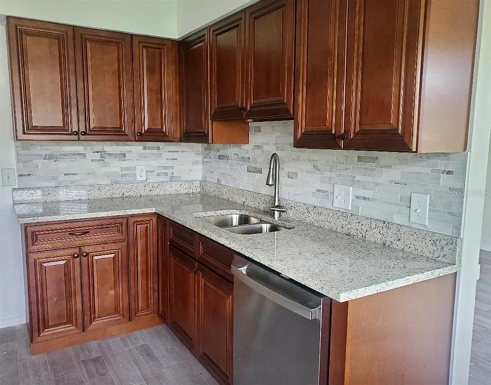 3 bed, 2.0 bath, 1211 sqft, $1,800 — Photo 2