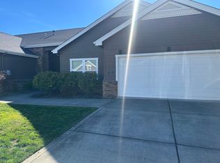 150 Sky Hawk Dr, Eagle Point, OR 97524
