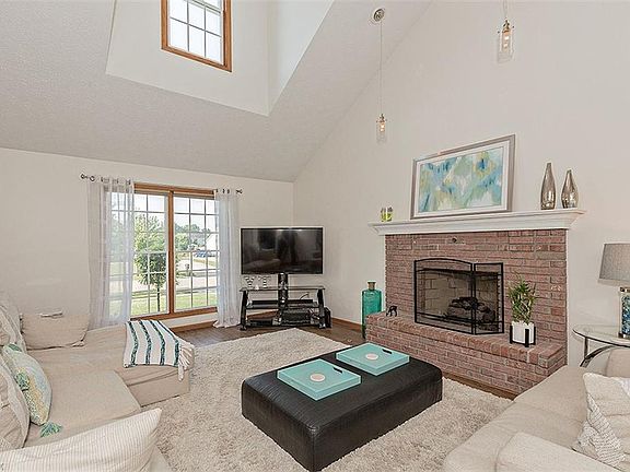 5th image of 59 Kingston Dr