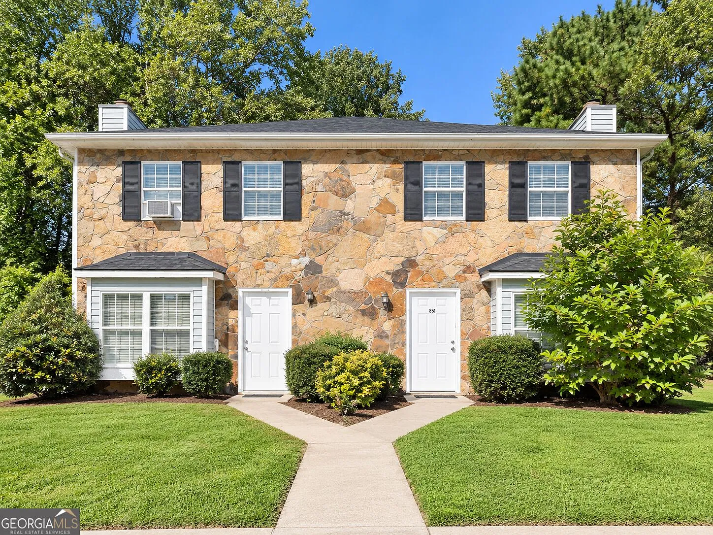 2 bed, 1.5 bath, $1,500 — Photo 1