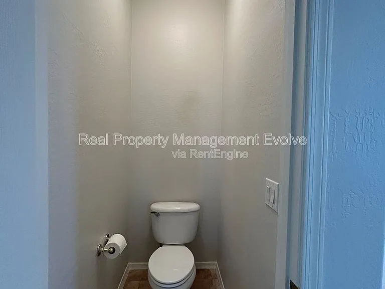 9707 S 45th Ave — Photo 38