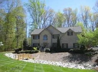 7701 Montmartre Rd, Greensboro, NC 27409