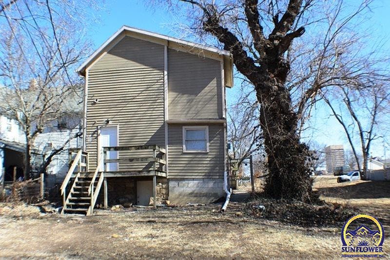 2nd image of 411/413 SW Tyler St