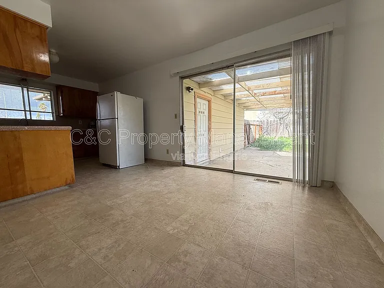 840 Camille Ct — Photo 2
