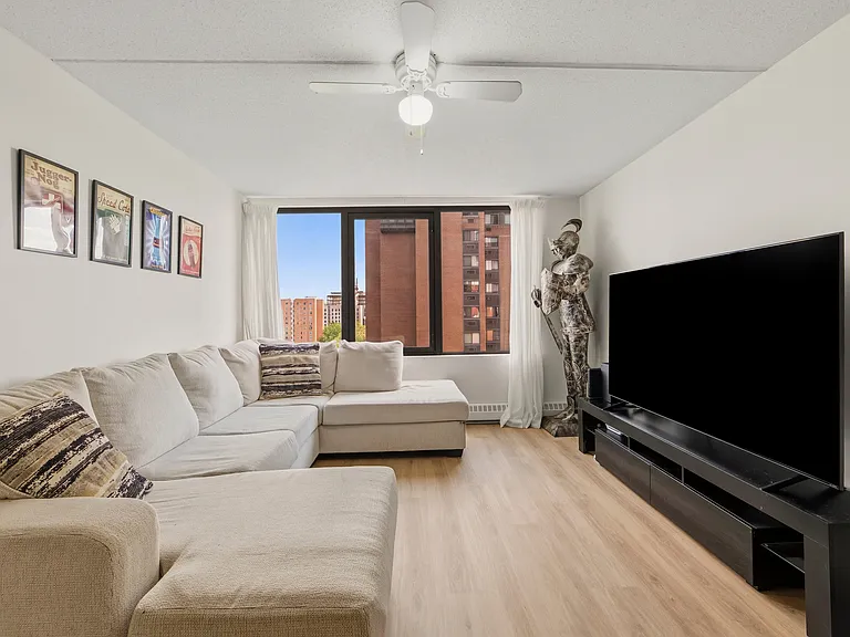 4 Martine Ave #707 — Photo 26