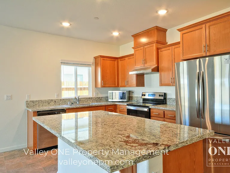 933 Tipton Ln — Photo 17