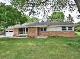 2440 Kevenauer Dr, Brookfield, WI 53005