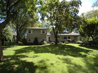 124 Country Ridge Dr, Rye Brook, NY 10573