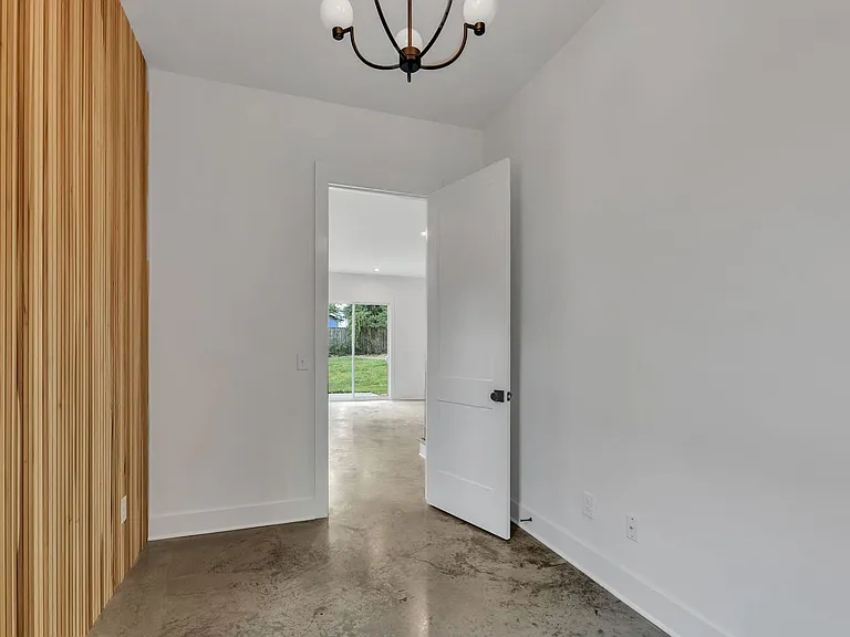 5917 Robertson Ave — Photo 17