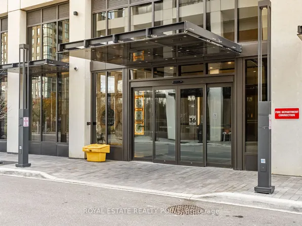 36 Elm Dr W #3702, Mississauga, ON L5B 0N3