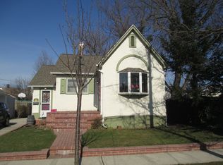 11 May Ct, Freeport, NY 11520