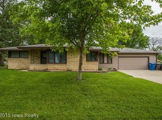 3217 Madison Ave, Des Moines, IA 50310