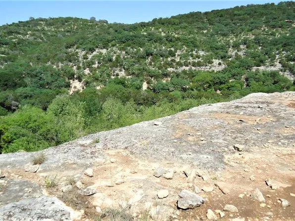 428 Hawk Ln, Leakey, TX 78873