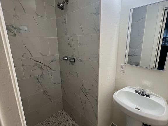 4th image of 1374 El Capitan Way