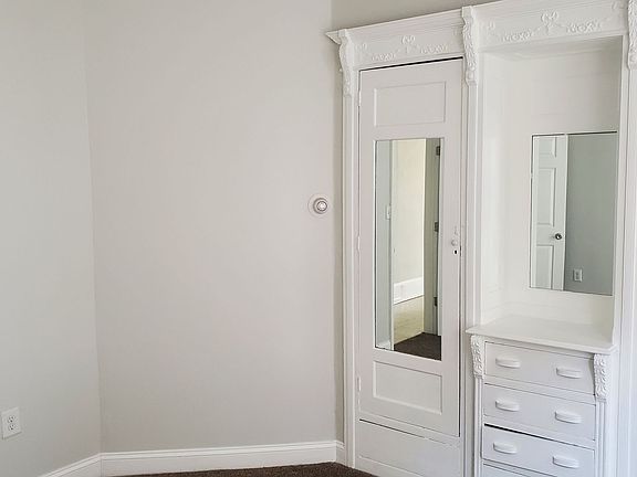 5th image of 432 N 52nd St