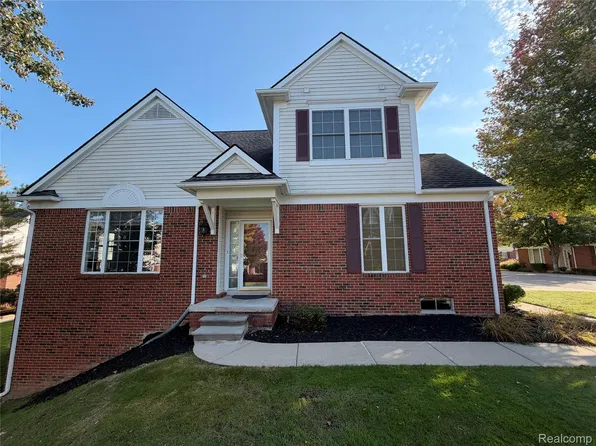 29274 Douglas Dr, Novi, MI 48377