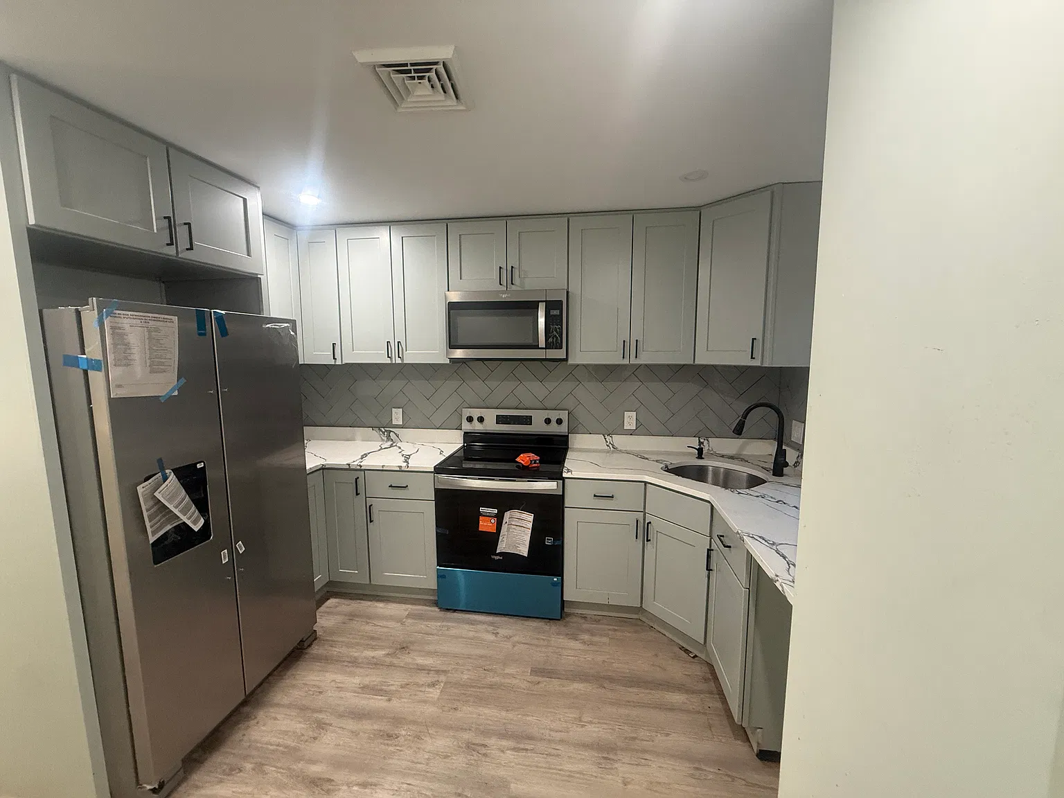 5 bed, 2.5 bath, 2295 sqft, $3,500 — Photo 2