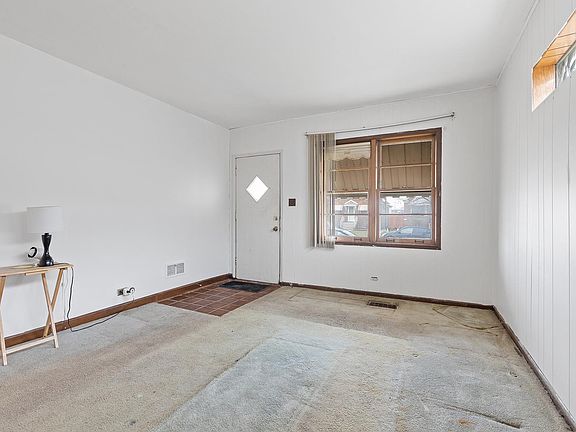2nd image of 6813 S Kilbourn Ave