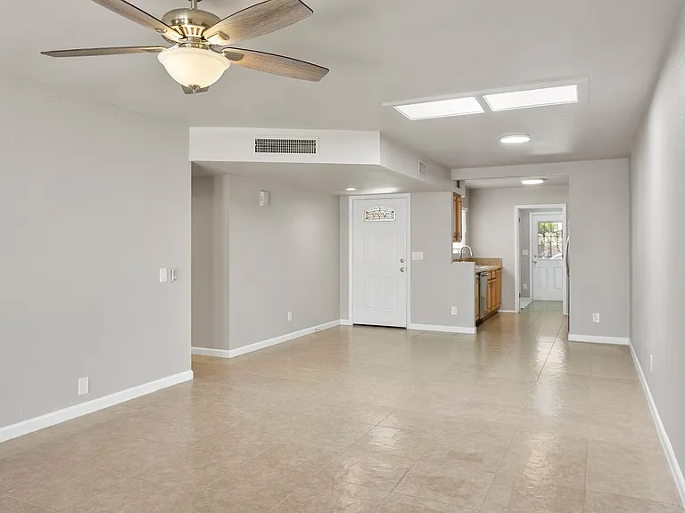 1970 E Oxford Dr — Photo 15
