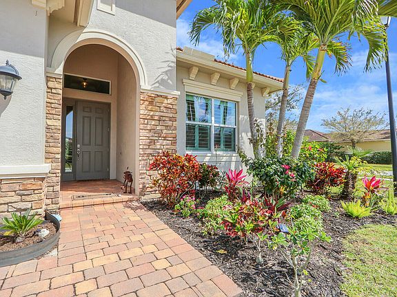 5th image of 10587 SW Capraia Way