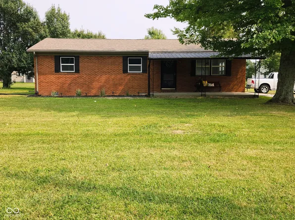 1120 S Adams St, Versailles, IN 47042