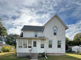 611 Broadway Ave, Sterling, IL 61081