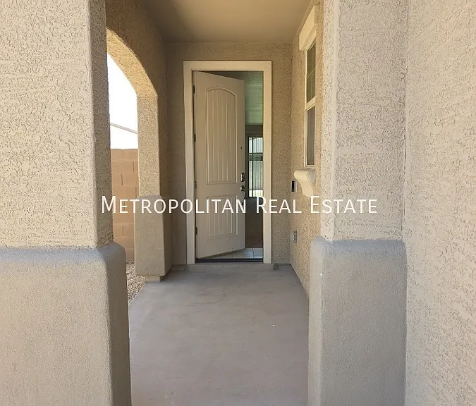 10825 W Taylor St — Photo 2