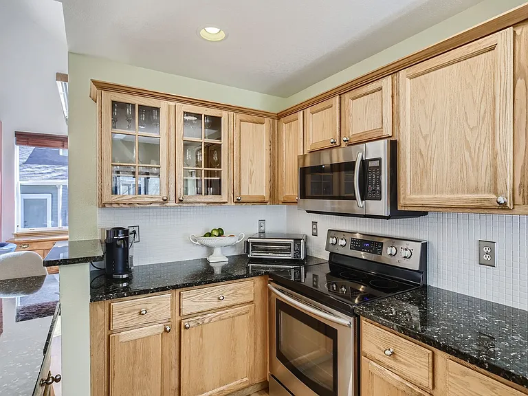 3974 Hawthorne Cir — Photo 7