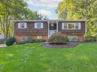 3 Arrow Ln, New City, NY 10956