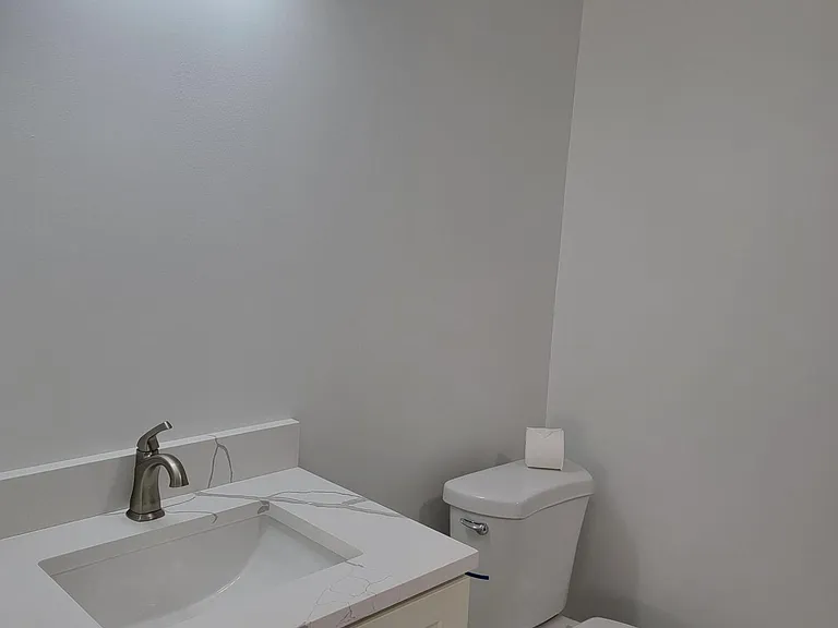 240 SW 7th St #9 — Photo 17