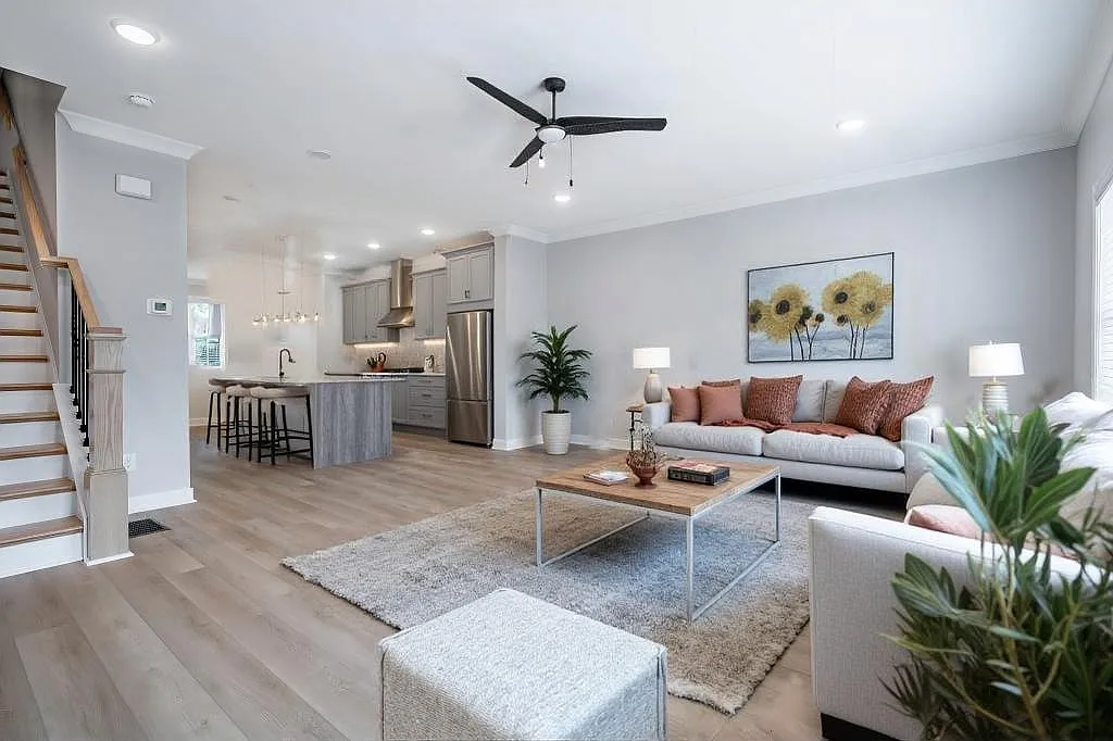 3 bed, 2036 sqft, $2,950 — Photo 3