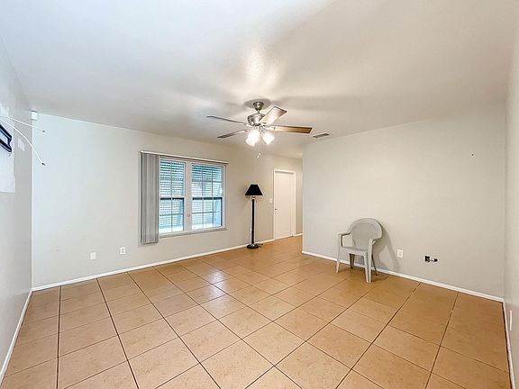 5th image of 541 SE Chapman Avenue