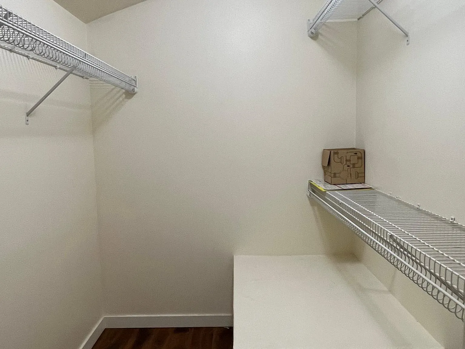 3 bed, 2.5 bath, 1660 sqft, $3,300 — Photo 4