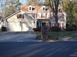 2216 Oak Leigh Dr, Charlotte, NC 28262