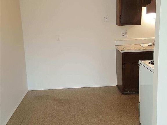 linda ann pic dining area