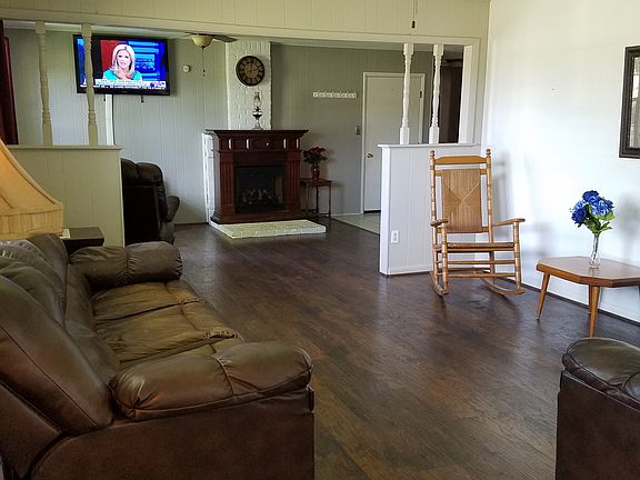 LIVING ROOM/DINIG ROOM